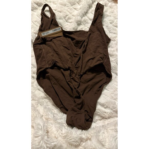 Skims Fits Everybody High Cut Thong Bodysuit - Picture 5 of 5